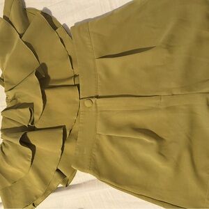 Short and top (green color)